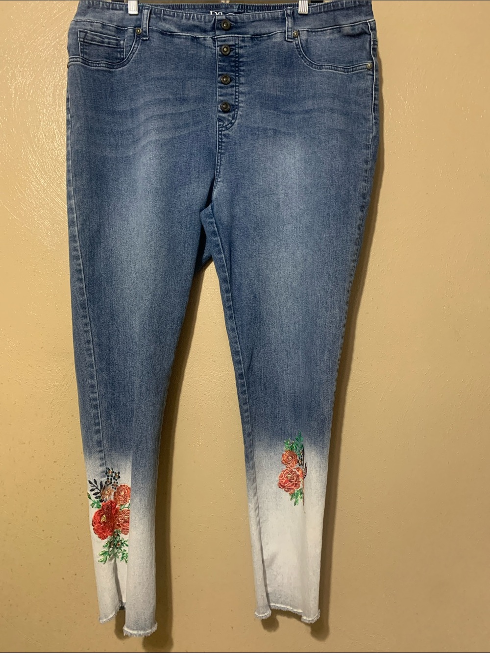 DG2 Diane Gilman 1XT Blue Ombre Skinny Jeans Floral Embroidery
